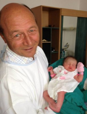 Traian Băsescu, PRIMELE DECLARAŢII după ce şi-a văzut nepoţica: 